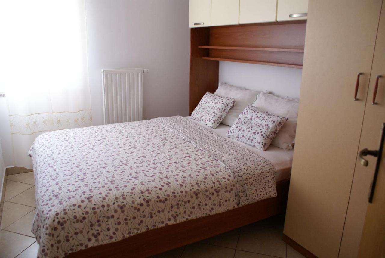 Apartment Nevenka Крк Экстерьер фото