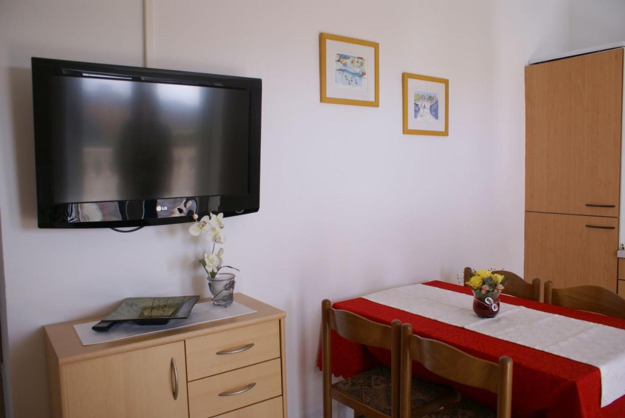 Apartment Nevenka Крк Экстерьер фото