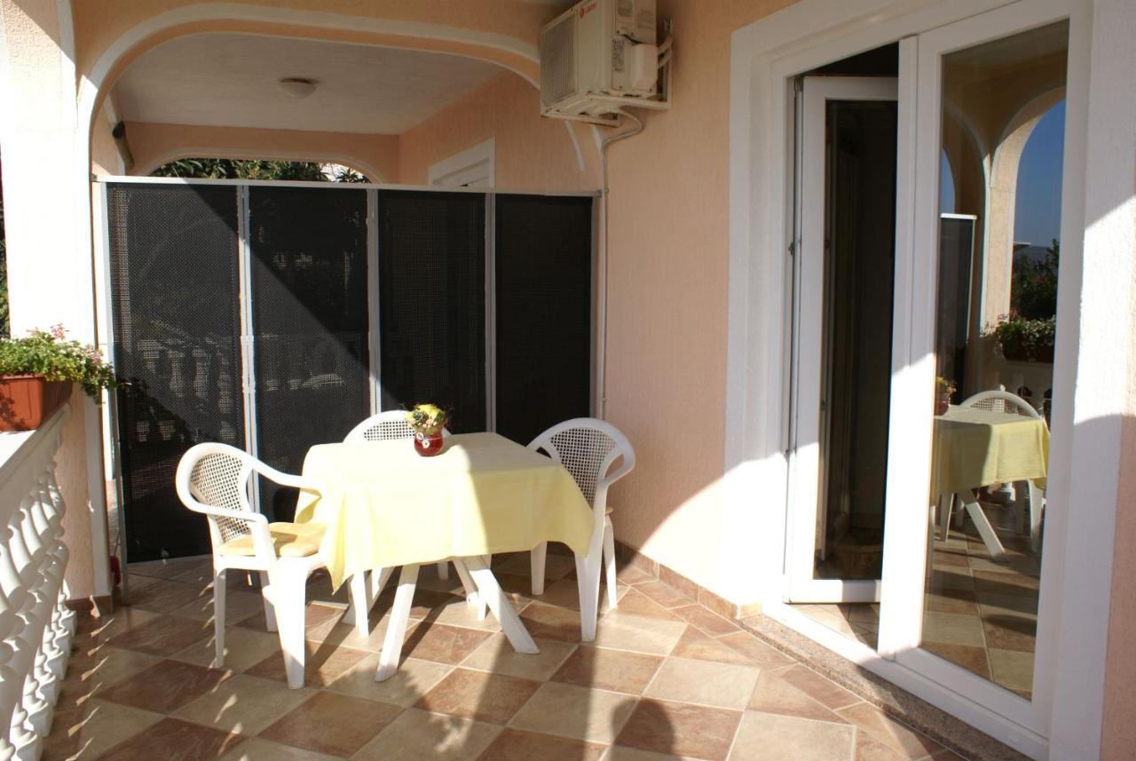 Apartment Nevenka Крк Экстерьер фото