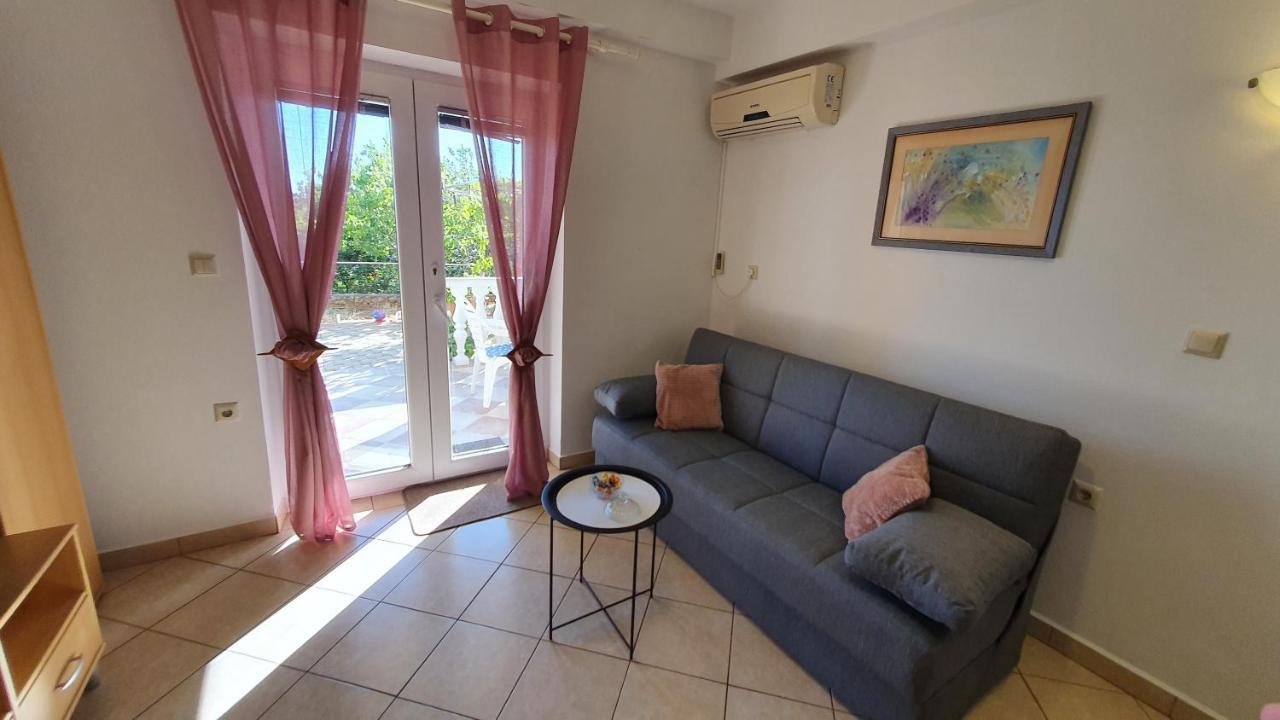 Apartment Nevenka Крк Экстерьер фото