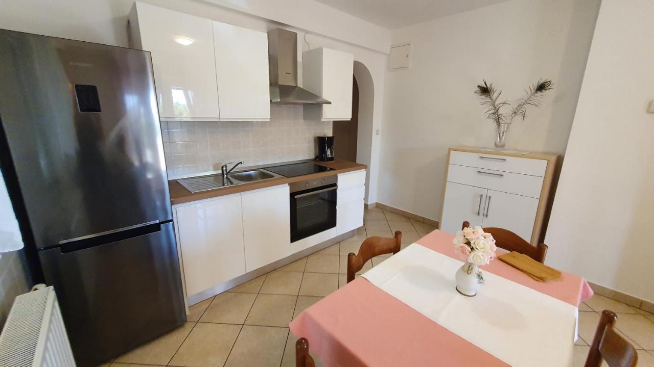 Apartment Nevenka Крк Экстерьер фото